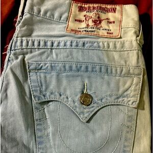 Men’s true religion 32x32 , straight leg jeans .